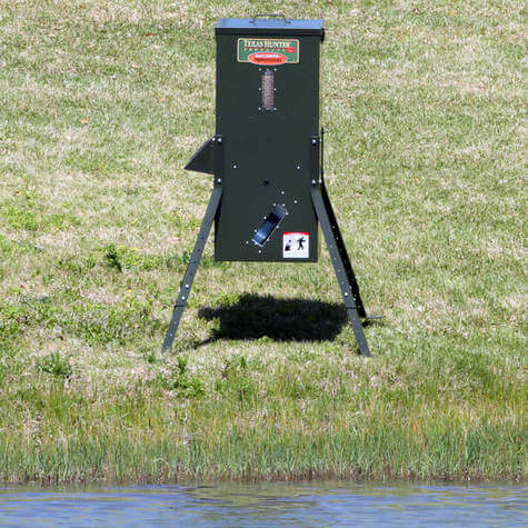 Texas Hunter Fish Feeder - 70 lb Fish Feed/125 lb Corn Capacity – Adjustable Legs - Image 8