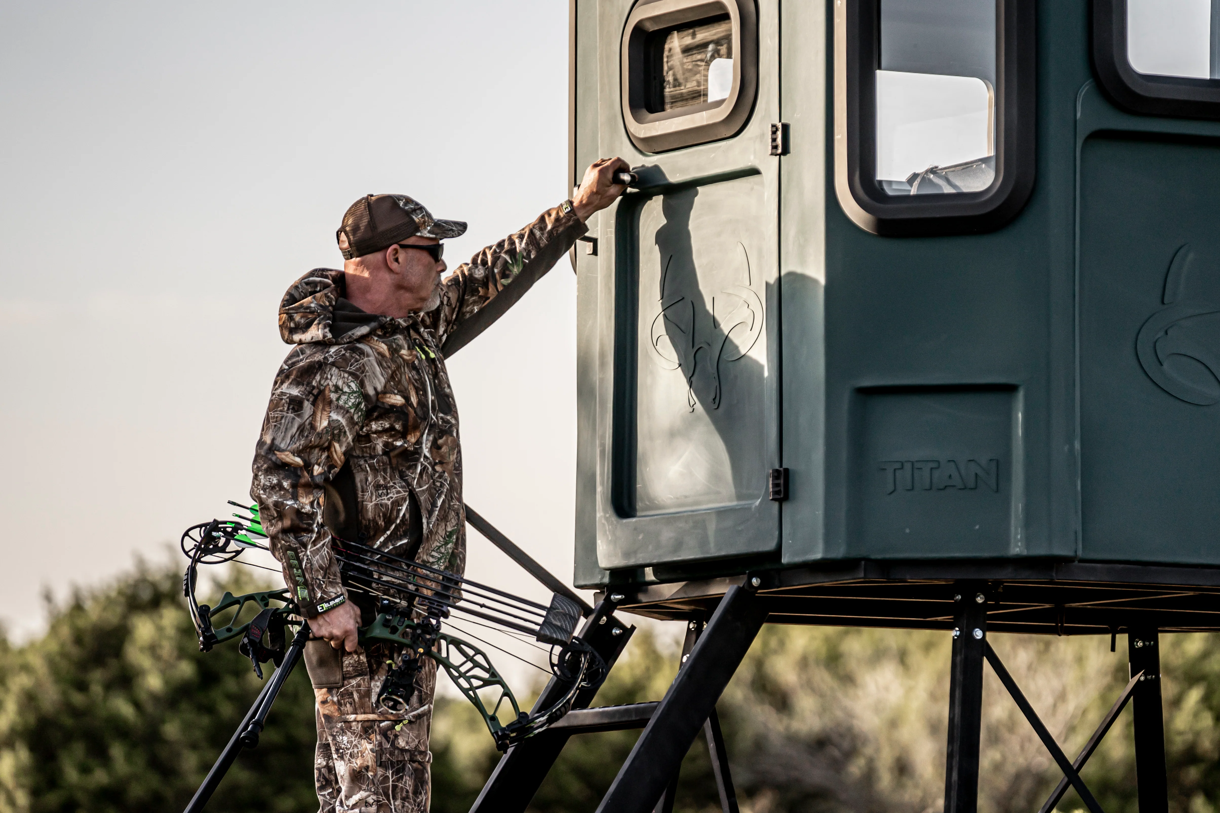 Titan Hunting Blinds - Pro Bow & Rifle Combo Blind - Green w/ 8ft Tower - Image 16